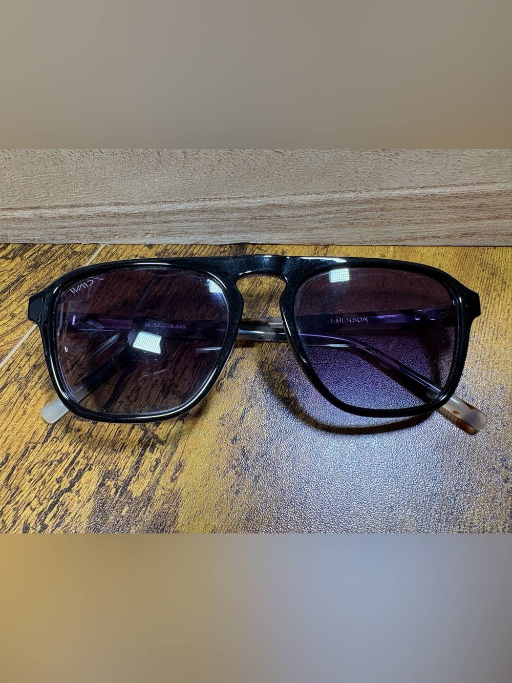 WMP Modern Aviator Sunglasses with Gradient Purple Lenses